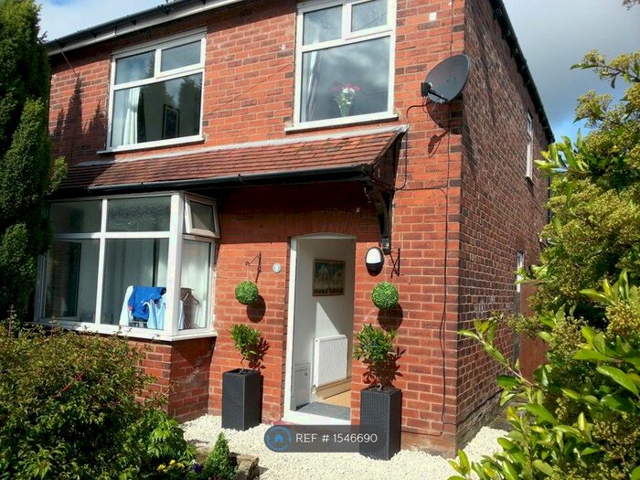 4 Bedroom Semi-Detached House To Rent In Ellesmere Avenue, Manchester, M28