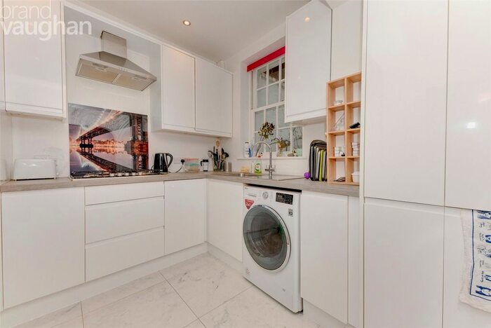 3 Bedroom Flat To Rent In Adelaide Crescent, Hove, East Sussex, BN3