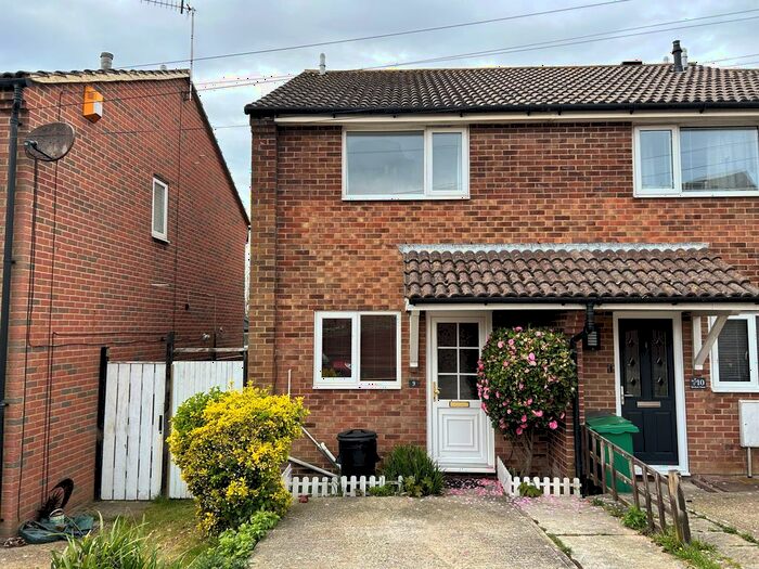 2 Bedroom End Of Terrace House To Rent In Becket Close, Hastings, TN34
