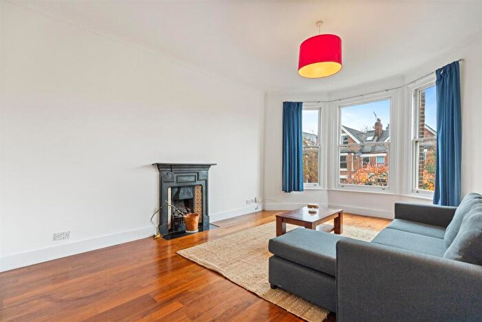2 Bedroom Flat To Rent In Minster Road, NW2