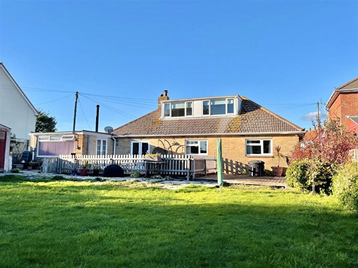 5 Bedroom Detached Bungalow For Sale In South Road, Weymouth, DT4