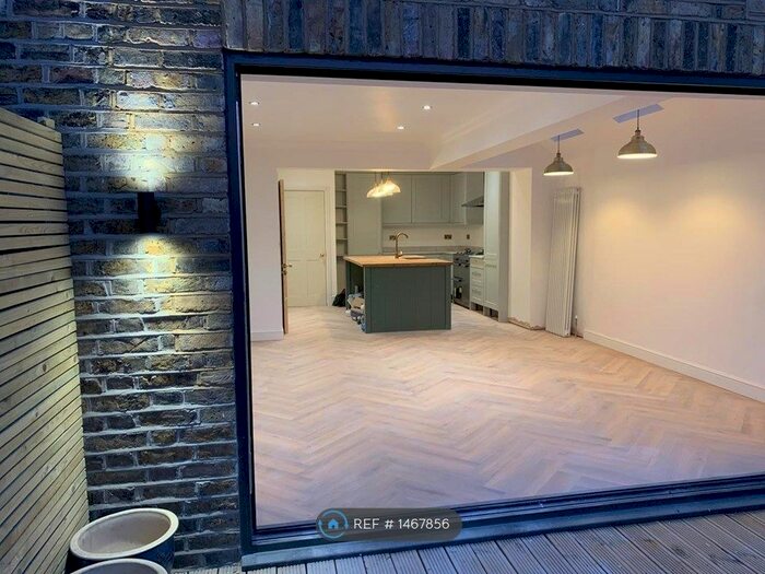 4 Bedroom Semi-Detached House To Rent In Chelmsford, Chelmsford, CM2
