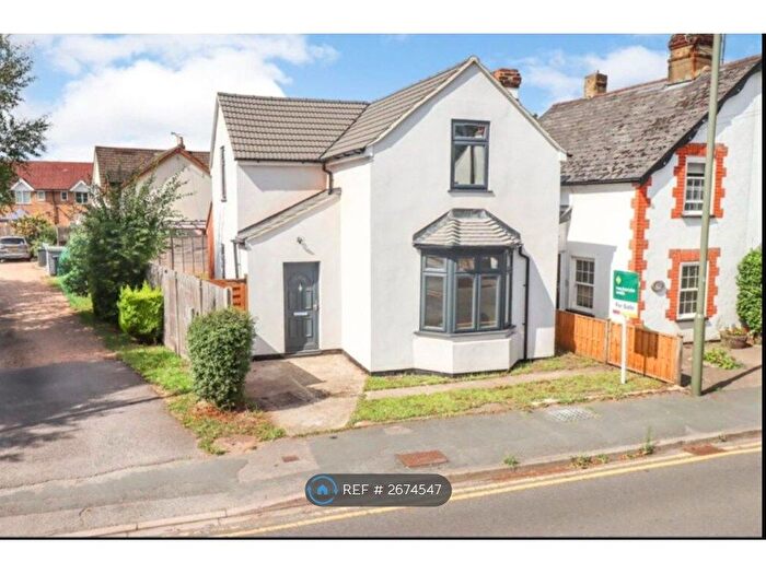 3 Bedroom Detached House To Rent In Guildford Road, Frimley Green, Camberley, GU16