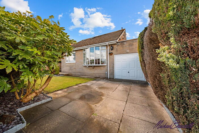 3 Bedroom Detached House For Sale In Oakleigh Avenue, Clayton, Bradford, BD14