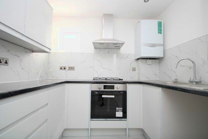 3 Bedroom Flat To Rent In Brighton Road, South Croydon, CR2