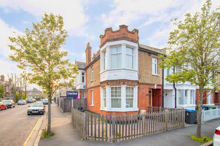2 Bedroom Flat To Rent In Auckland Road, Kingston Upon Thames KT1