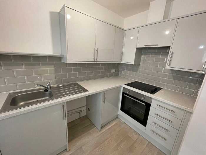 1 Bedroom Flat To Rent In Fernwood Court, Christchurch Road, BH1