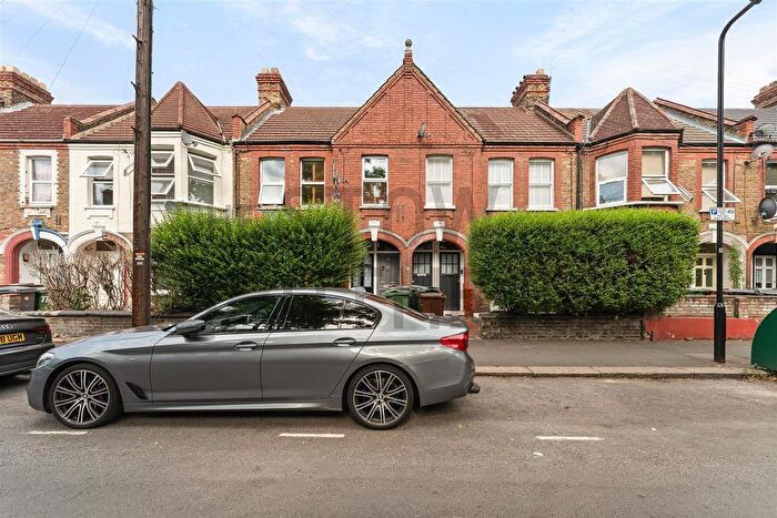 2 Bedroom Flat To Rent In Perth Road, Leyton, E10