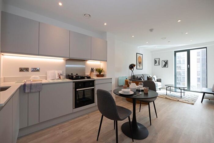 2 Bedroom Apartment For Sale In Rolling Street, Salford, M5