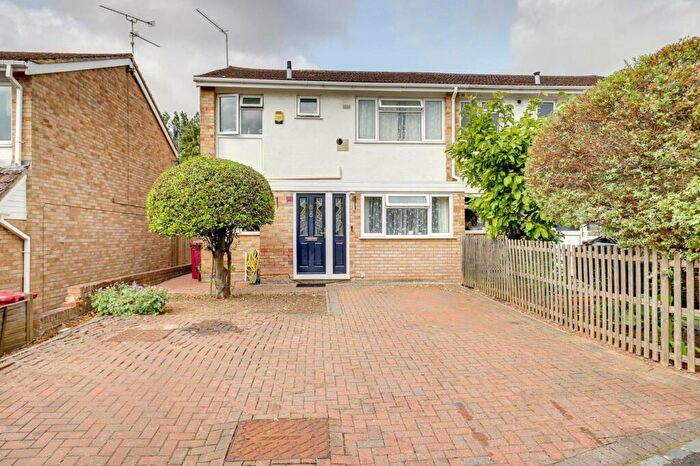 3 Bedroom Semi-Detached House For Sale In Quantock Avenue, Caversham Park Village, Reading, RG4