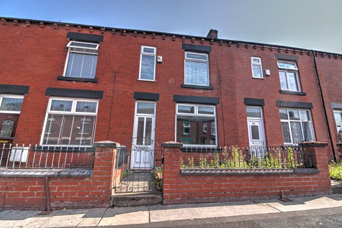 3 Bedroom Terraced House For Sale In Lee Avenue, Bolton, BL3