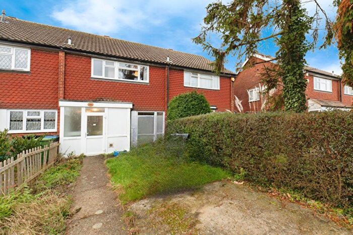 3 Bedroom Terraced House For Sale In Leatherhead Road, Chessington, KT9