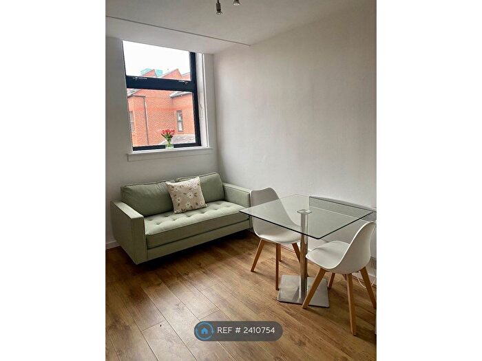 1 Bedroom Flat To Rent In The Chandlers, Leeds, LS2