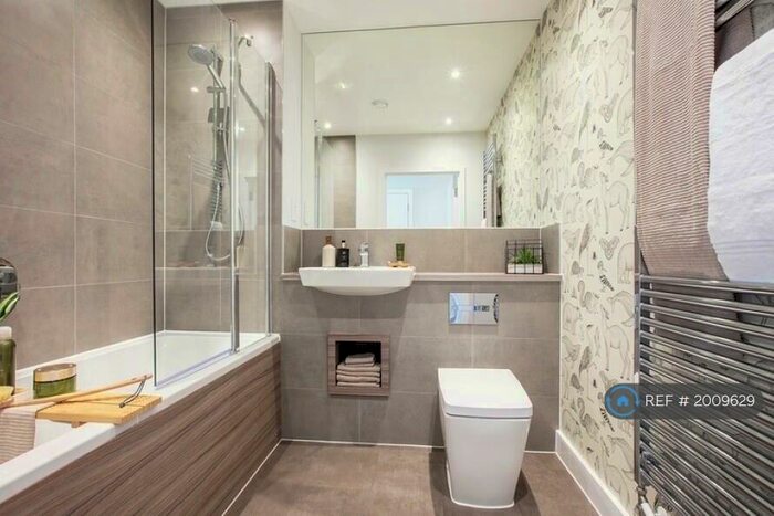 2 Bedroom Flat To Rent In Western Cross, Swanscombe, DA10