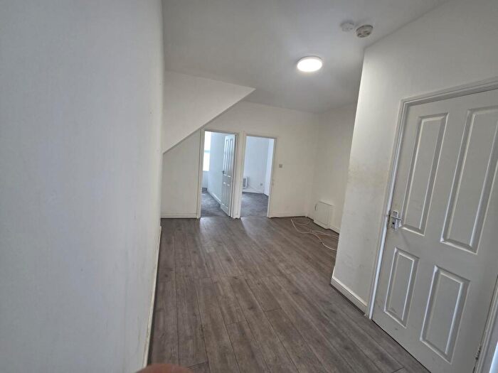 2 Bedroom Flat To Rent In Hamlet Court Road, Westcliff-on-sea, Southend-on-sea, SS0