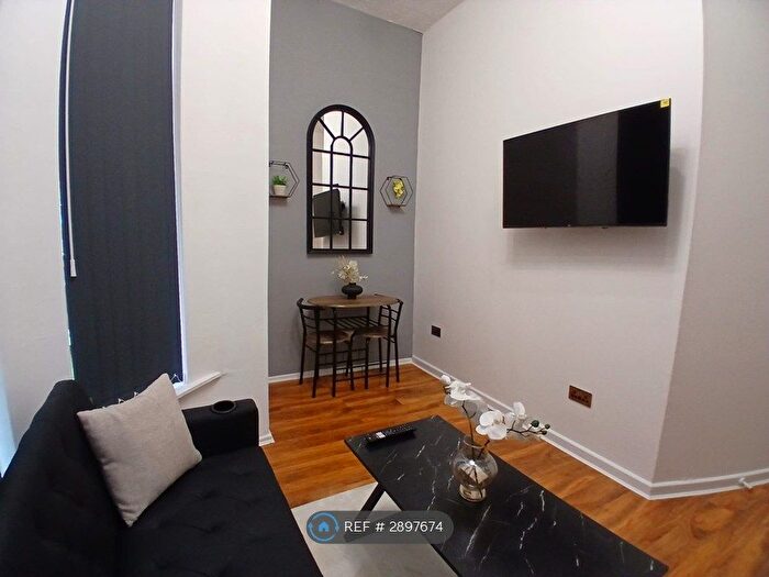 2 Bedroom Flat To Rent In Polygon Road, Manchester, M8