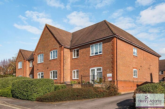 1 Bedroom Flat For Sale In King George Avenue, Petersfield, GU32