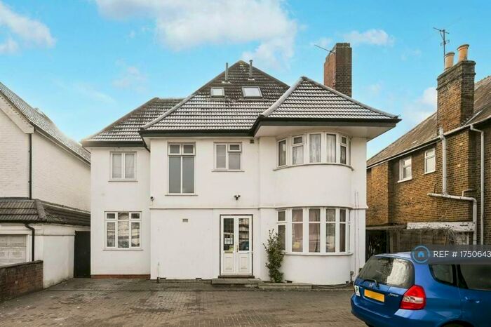 2 Bedroom Flat To Rent In Kingston Road, New Malden, KT3