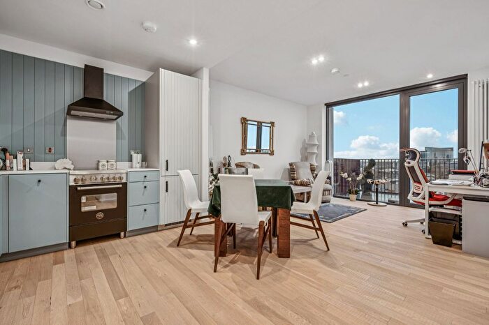 Studio For Sale In Hollandbury House, Brent Way, TW8