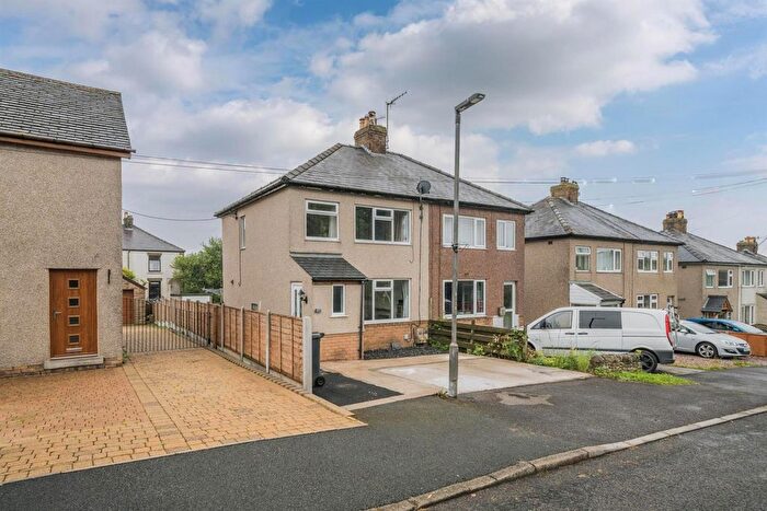 3 Bedroom Property For Sale In School Road, Peak Dale, Buxton, SK17