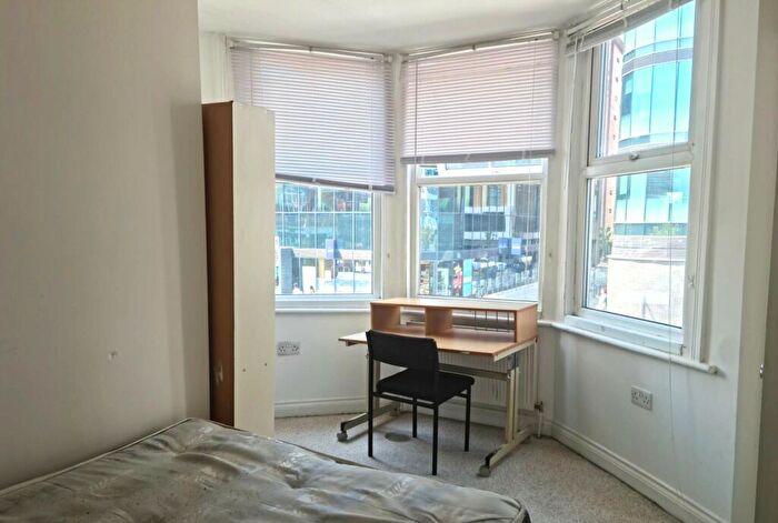 6 Bedroom Flat To Rent In Room Available In Shared House Central Lansdowne, BH8