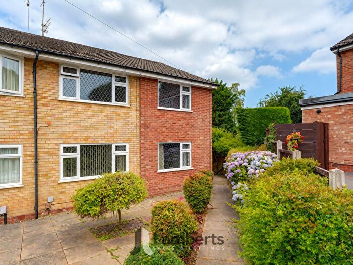 2 Bedroom Flat For Sale In Malfield Avenue, Webheath, B97