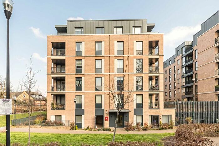1 Bedroom Flat For Sale In Denman Avenue, Southall, UB2