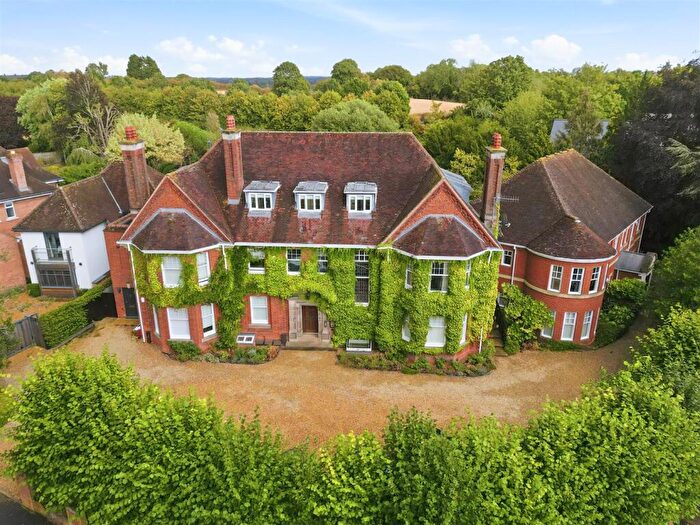 2 Bedroom Apartment For Sale In Avenue Road, Stratford-Upon-Avon, CV37