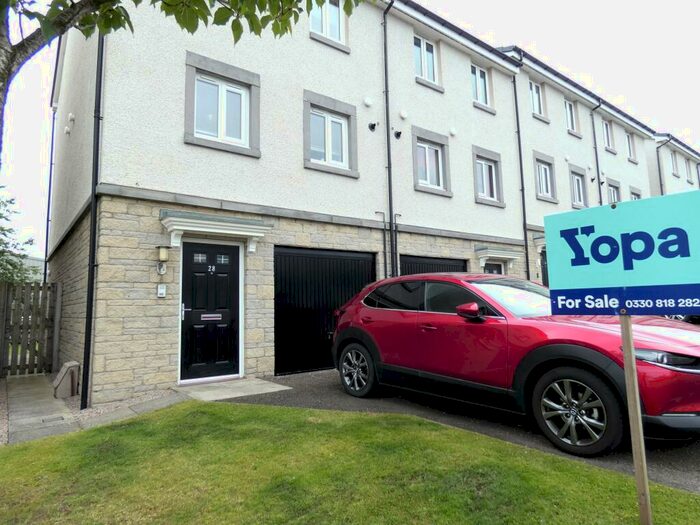 3 Bedroom Town House For Sale In Burnside Park, Aberdeen, AB21