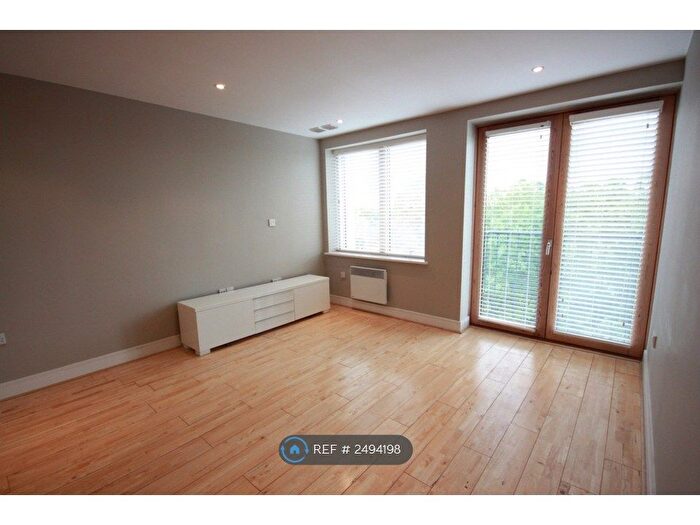 2 Bedroom Flat To Rent In Lait House, Beckenham, BR3