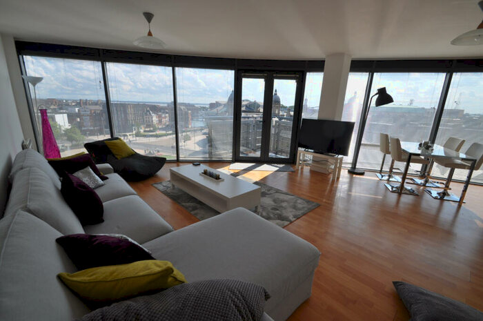 3 Bedroom Apartment To Rent In Queens Court, Dock Street, Hull, North Humberside, HU1