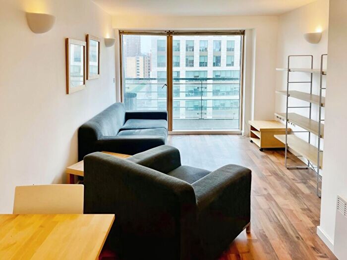 2 Bedroom Flat To Rent In Riverside Way, Leeds, West Yorkshire, LS1