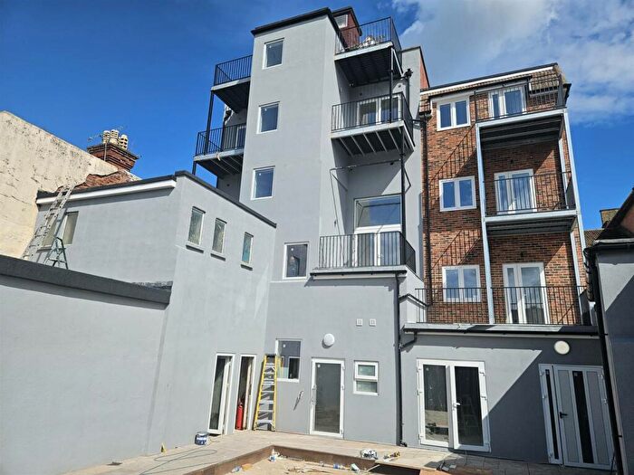 4 Bedroom Flat To Rent In High Street, Aldershot, GU11