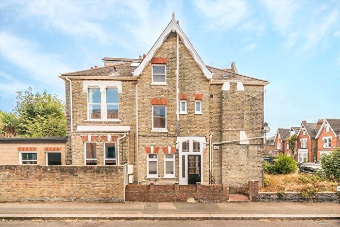 2 Bedroom Flat For Sale In Buckleigh Road, London, SW16