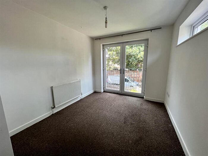 2 Bedroom Apartment To Rent In South Avenue, Southend-On-Sea, SS2