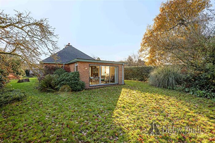 2 Bedroom Bungalow For Sale In Cliff Drive, Radcliffe-On-Trent, Nottingham, NG12