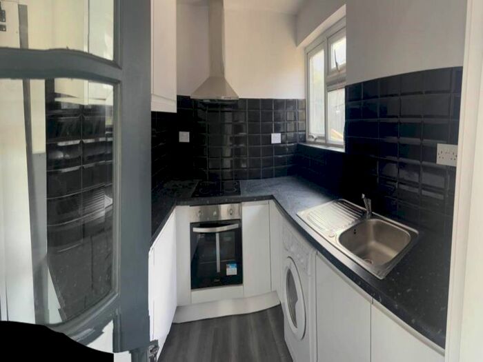1 Bedroom Flat To Rent In Turnsteads Drive, Cleckheaton, BD19