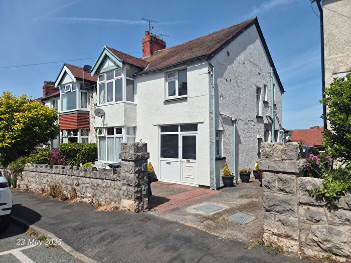 1 Bedroom Flat To Rent In Colwyn Crescent, Rhos On Sea, LL28