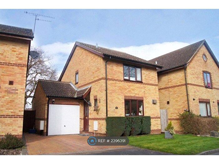 3 Bedroom Detached House To Rent In Newton Road, Farnborough, GU14