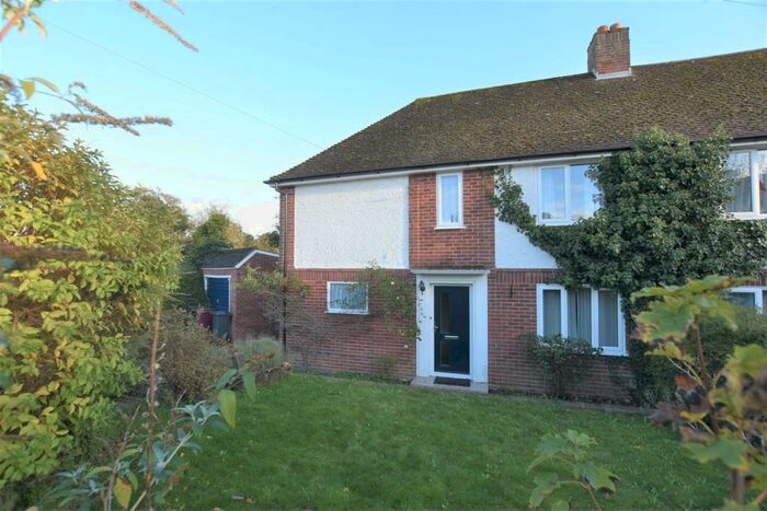 3 Bedroom Semi-Detached House To Rent In Stuart Close, RG4