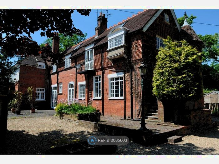 1 Bedroom Flat To Rent In Elmbridge Road, Cranleigh, GU6