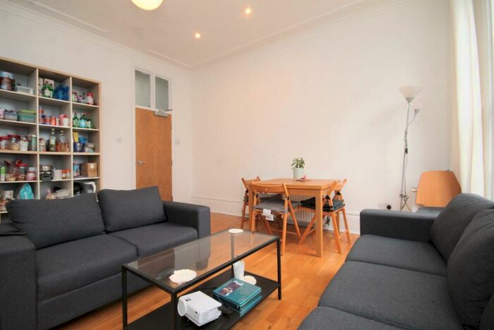 3 Bedroom Flat To Rent In Camden Road, Camden Town, NW1