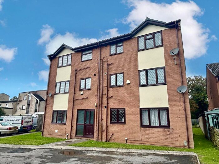 2 Bedroom Flat For Sale In Ger-Y-Lyn, Porthcawl, CF36