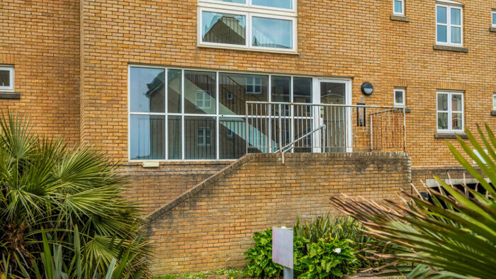 1 Bedroom Flat For Sale In Harriet Place, Shoreham-By-Sea, BN43