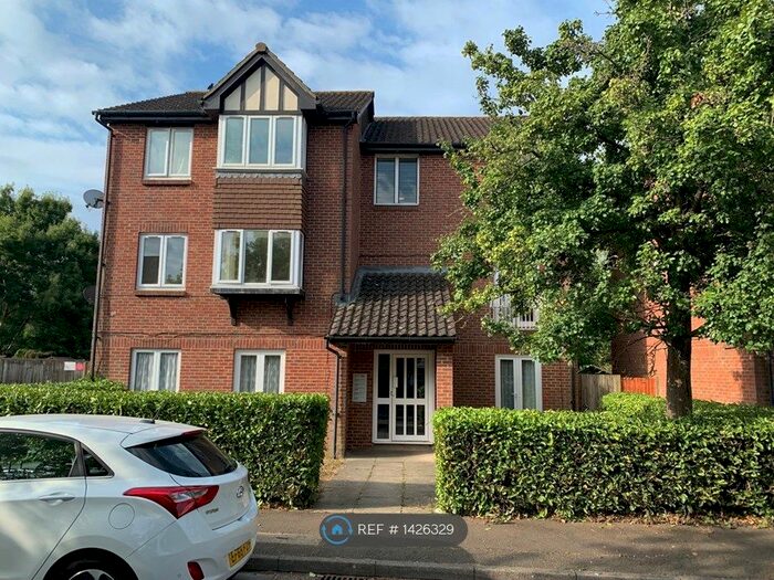2 Bedroom Flat To Rent In Rabournmead Drive, Northolt, UB5