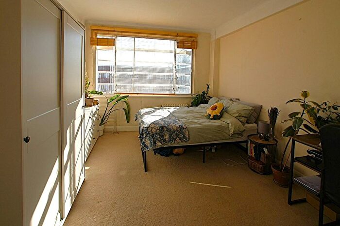 1 Bedroom Flat To Rent In Balham High Road, London, SW17