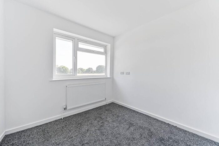 Studio To Rent In Crossways Road, Mitcham, CR4