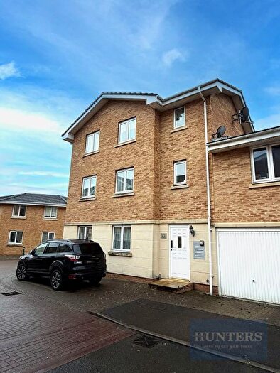 2 Bedroom Flat To Rent In Lloyd Close, Cheltenham, GL51