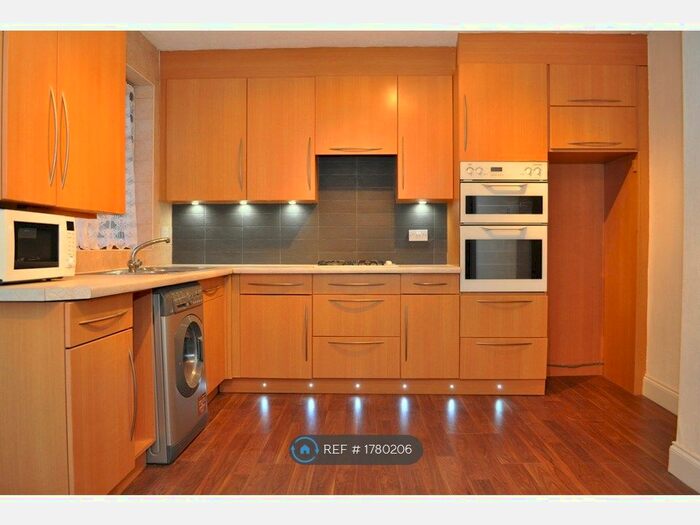 5 Bedroom Semi-Detached House To Rent In Ilmington Road, Harrow, HA3