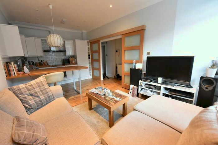 2 Bedroom Flat To Rent In Melbourne Grove, London, SE22